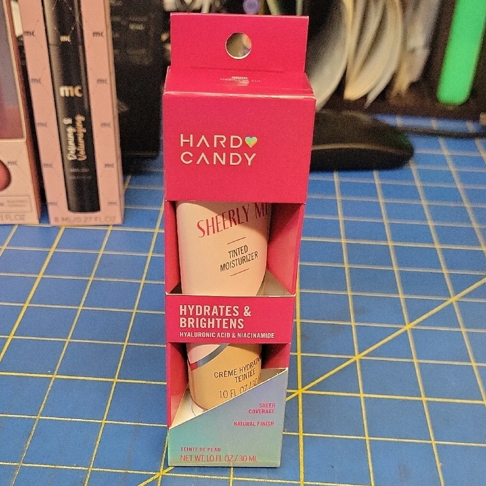 Hard Candy Tinted Moisturizer 9506 Sheerly Me 210 New Sealed Box